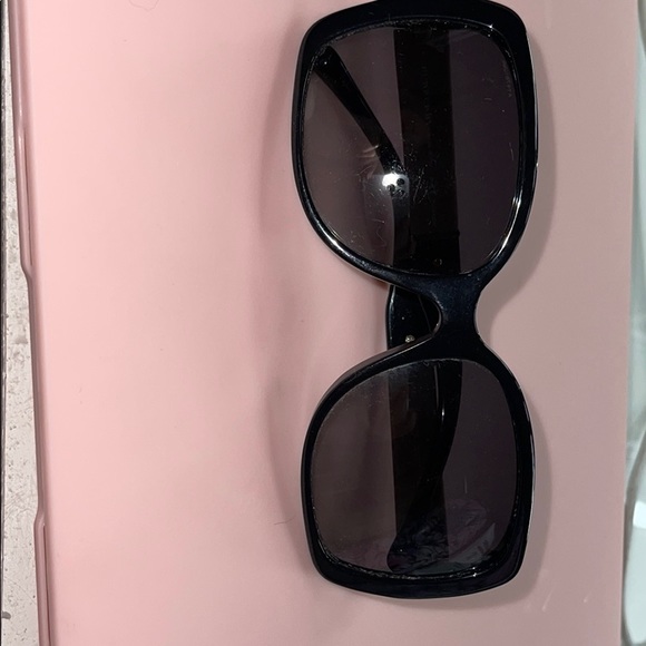 Burberry sunglasses - Picture 1 of 3